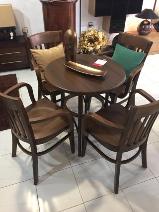 mesa + sillas